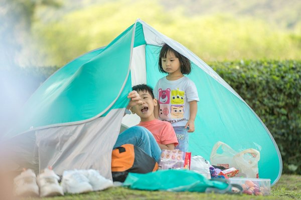 Quelles sont les meilleures techniques pour camper en région de steppes avec des enfants?